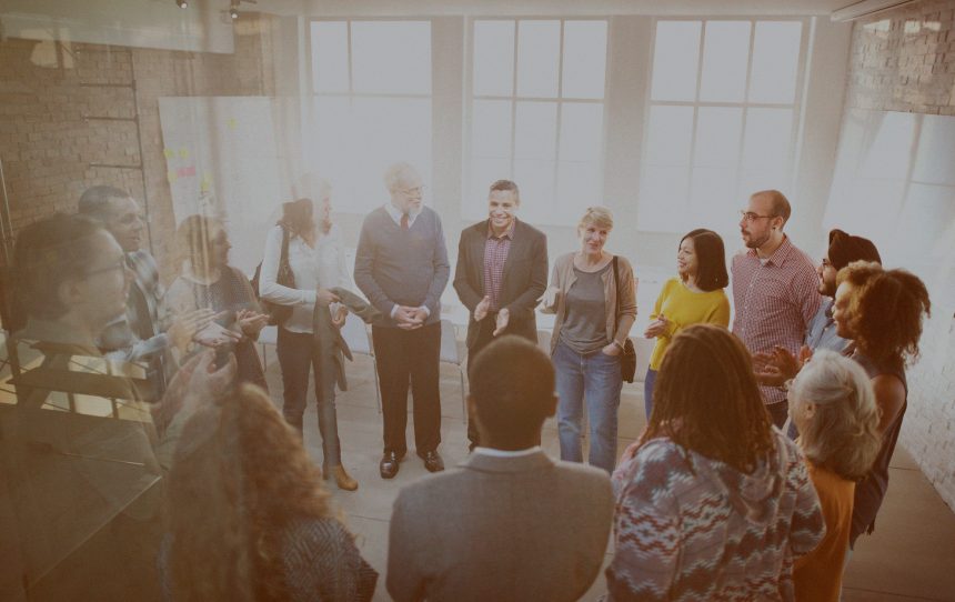 Orar cuando no tienes ganas: una guía honesta para días secos